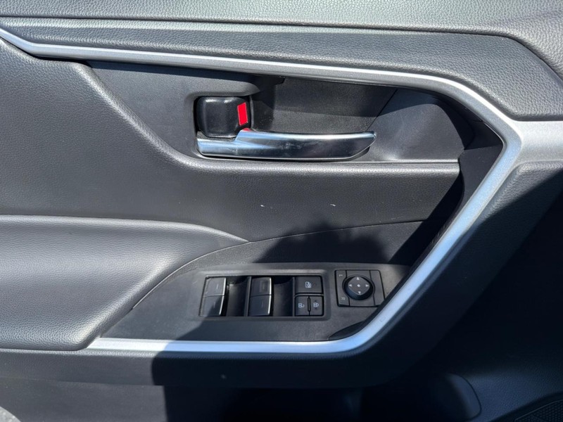 Toyota RAV4 Vehicle Image 23