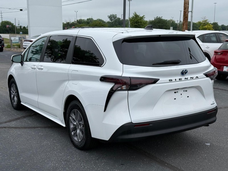 Toyota Sienna Vehicle Image 05