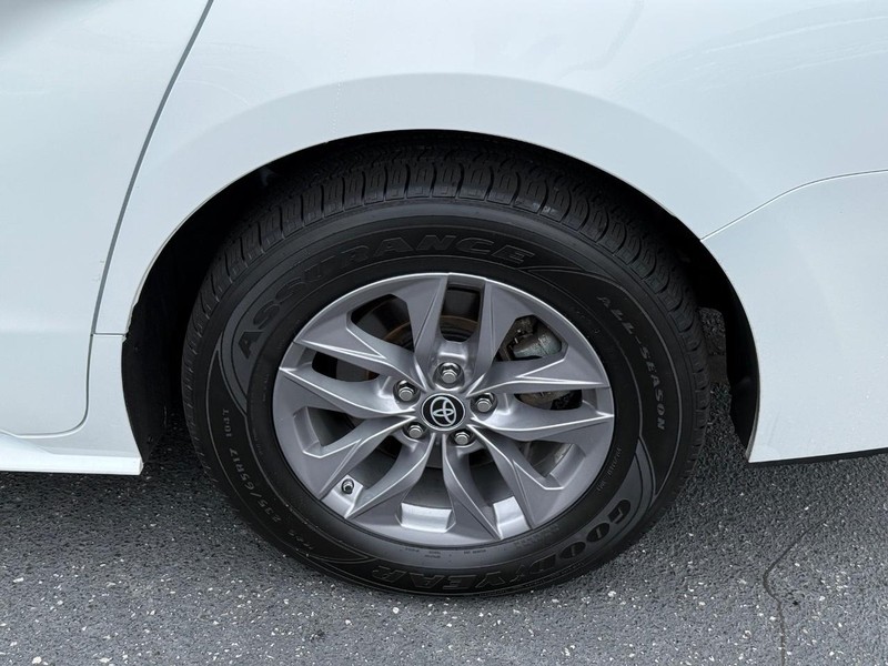 Toyota Sienna Vehicle Image 06