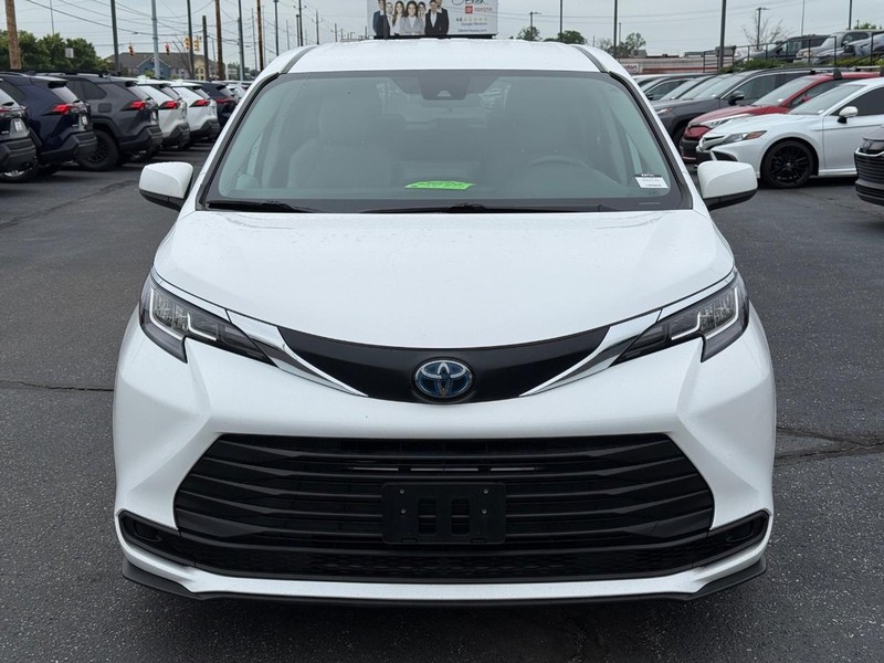 Toyota Sienna Vehicle Image 09