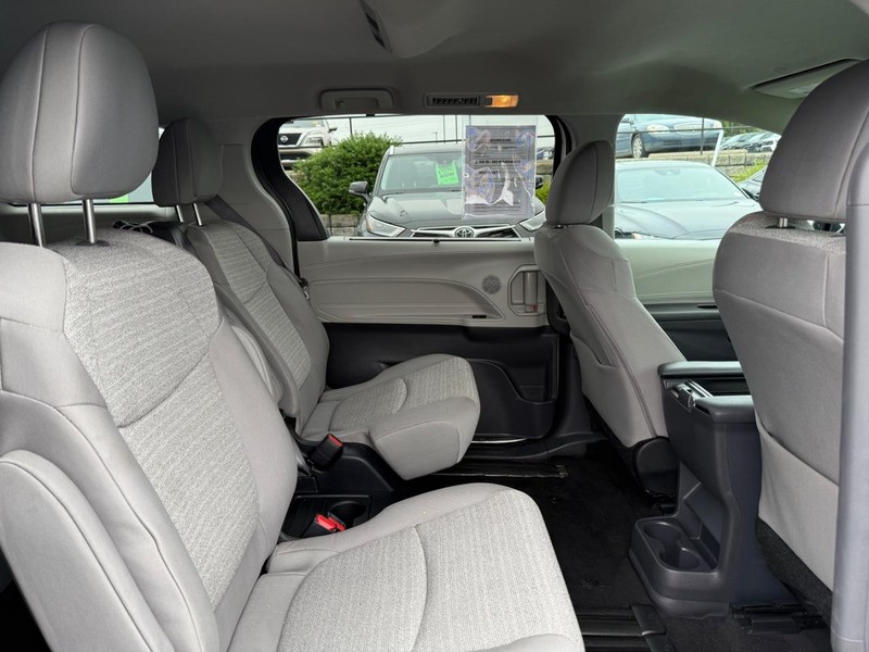 Toyota Sienna Vehicle Image 10