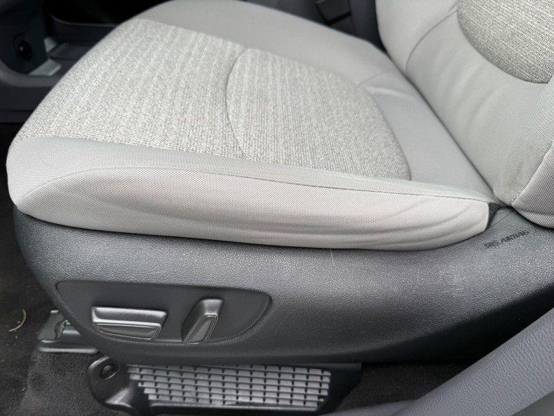 Toyota Sienna Vehicle Image 25
