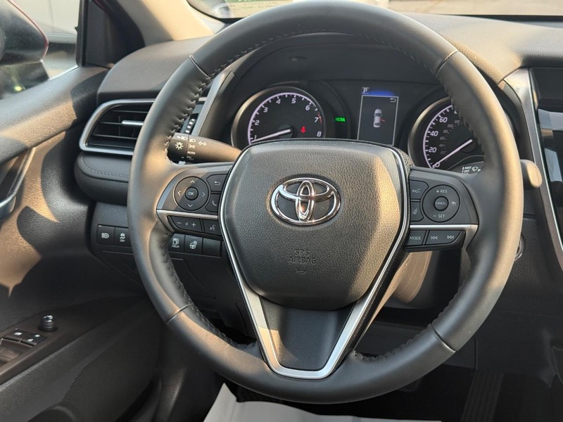 Toyota Camry Vehicle Image 12