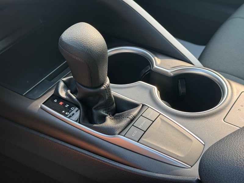 Toyota Camry Vehicle Image 19