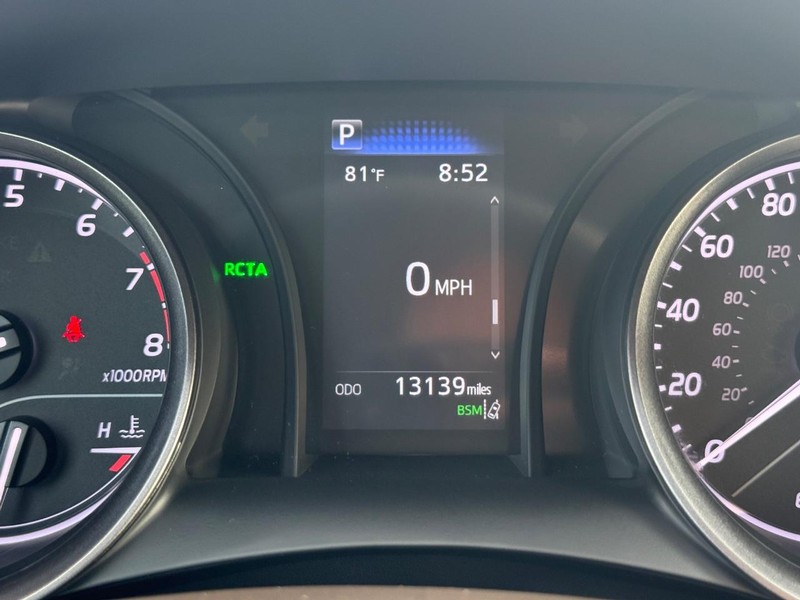 Toyota Camry Vehicle Image 21