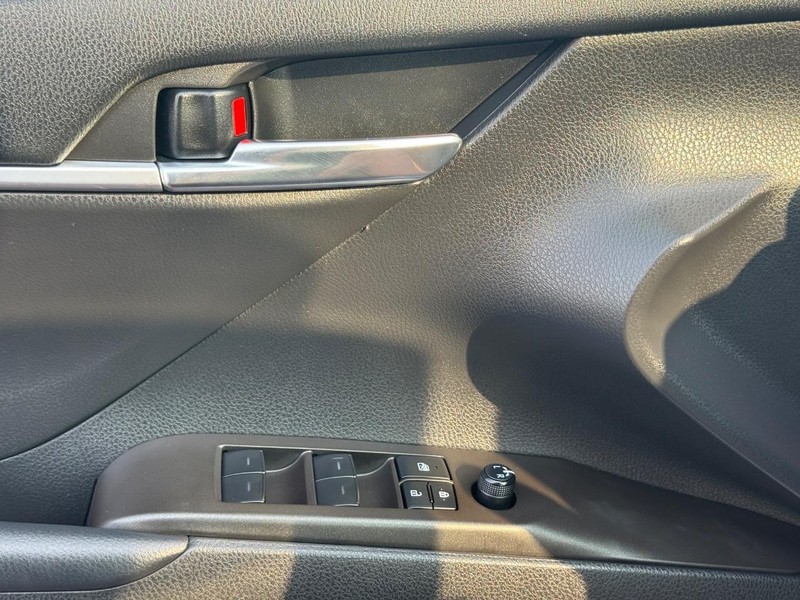 Toyota Camry Vehicle Image 23