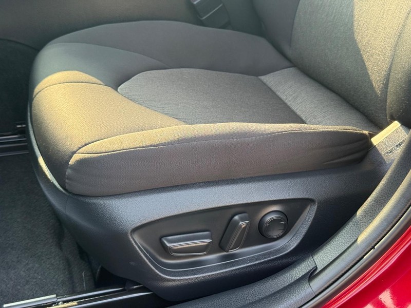 Toyota Camry Vehicle Image 24