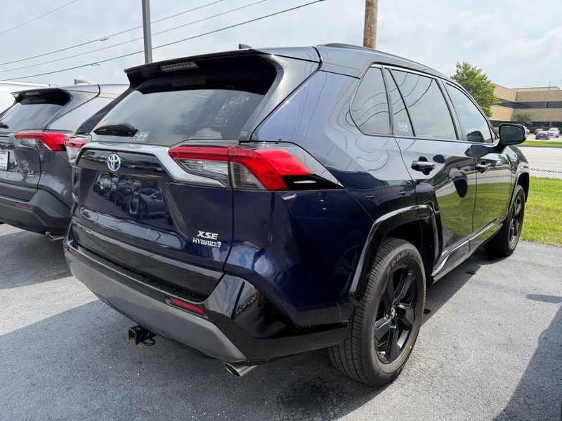 Toyota RAV4 Hybrid Vehicle Image 02