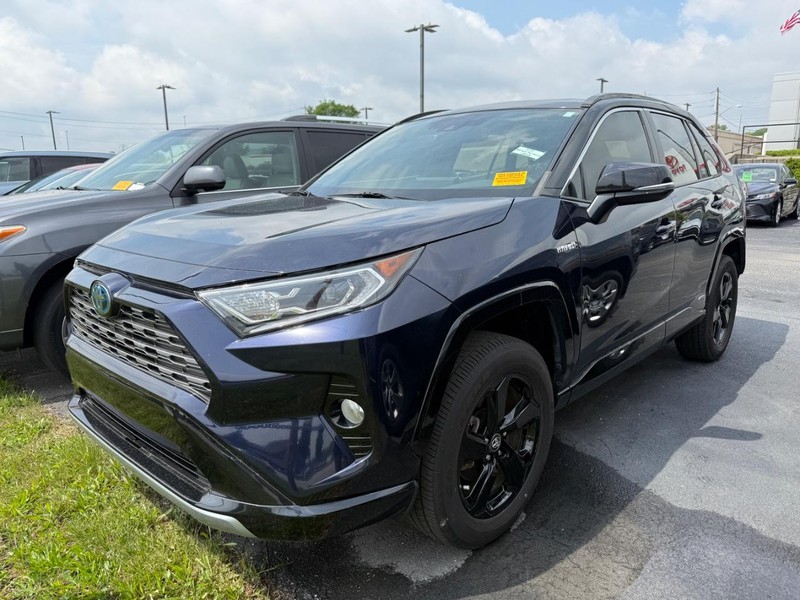 Toyota RAV4 Hybrid Vehicle Image 04