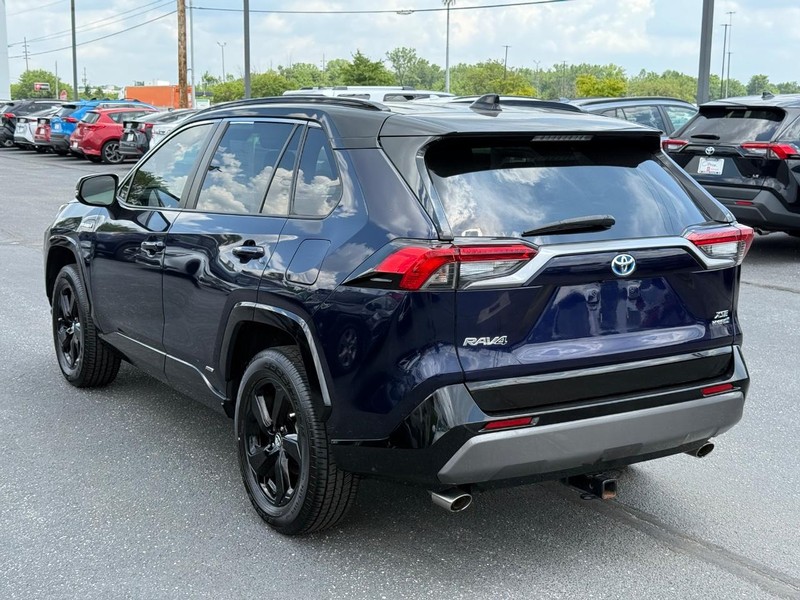 Toyota RAV4 Hybrid Vehicle Image 05