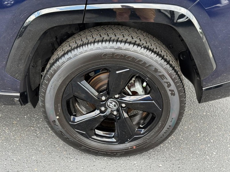 Toyota RAV4 Hybrid Vehicle Image 06