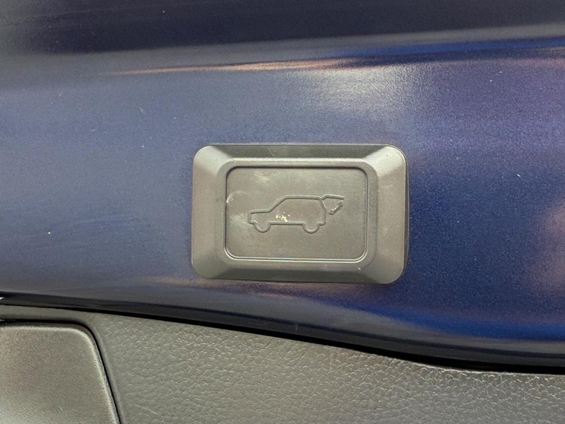 Toyota RAV4 Hybrid Vehicle Image 08