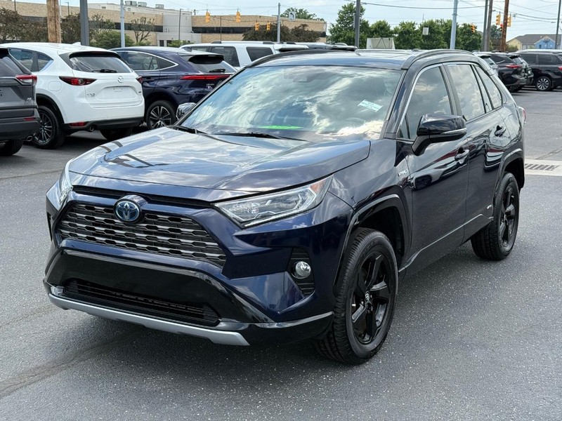 Toyota RAV4 Hybrid Vehicle Image 09