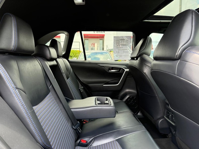 Toyota RAV4 Hybrid Vehicle Image 11