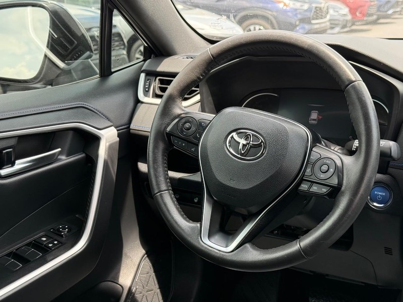 Toyota RAV4 Hybrid Vehicle Image 14
