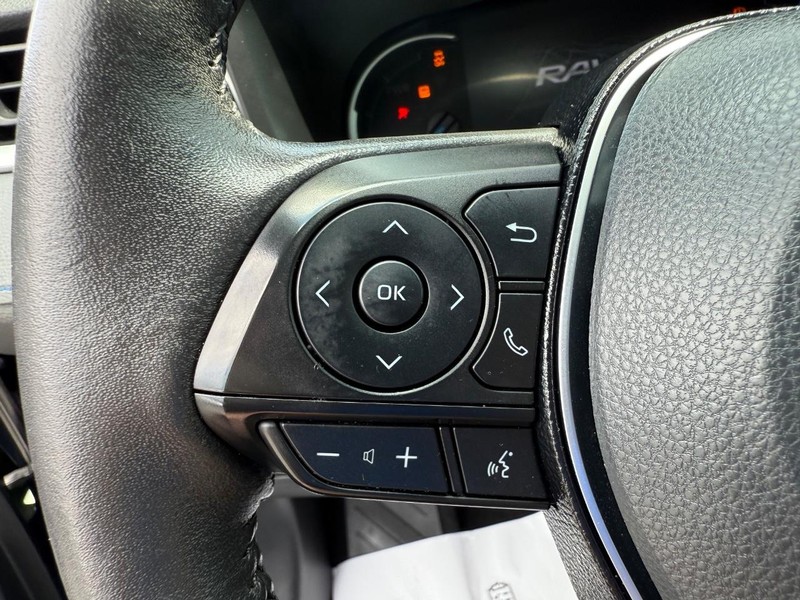 Toyota RAV4 Hybrid Vehicle Image 15