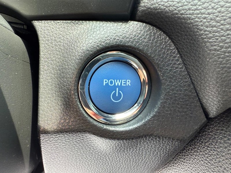 Toyota RAV4 Hybrid Vehicle Image 17