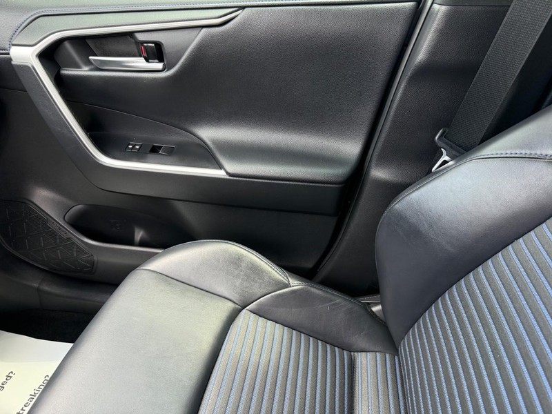 Toyota RAV4 Hybrid Vehicle Image 23