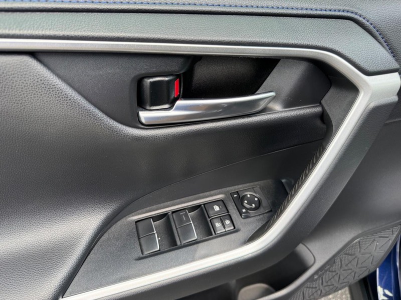 Toyota RAV4 Hybrid Vehicle Image 26