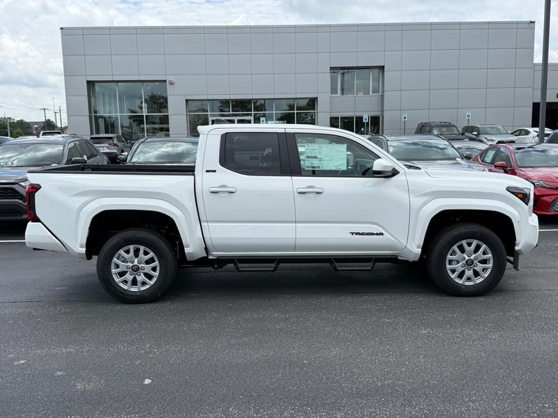 Toyota Tacoma 4WD Vehicle Image 02