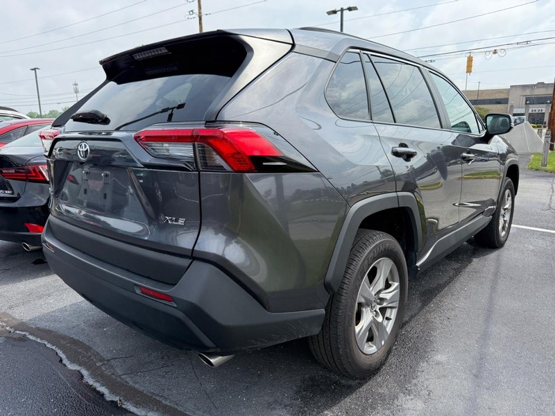 Toyota RAV4 Vehicle Image 02