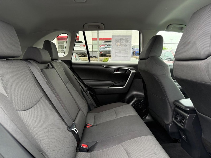 Toyota RAV4 Vehicle Image 09
