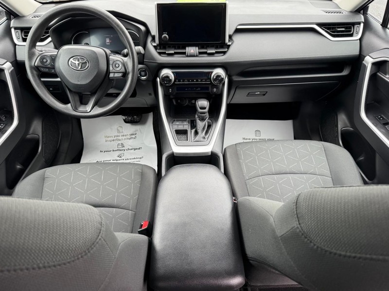 Toyota RAV4 Vehicle Image 10