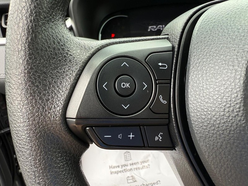 Toyota RAV4 Vehicle Image 12