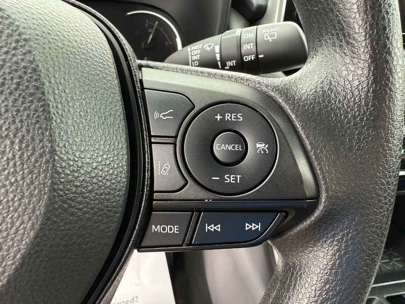 Toyota RAV4 Vehicle Image 13