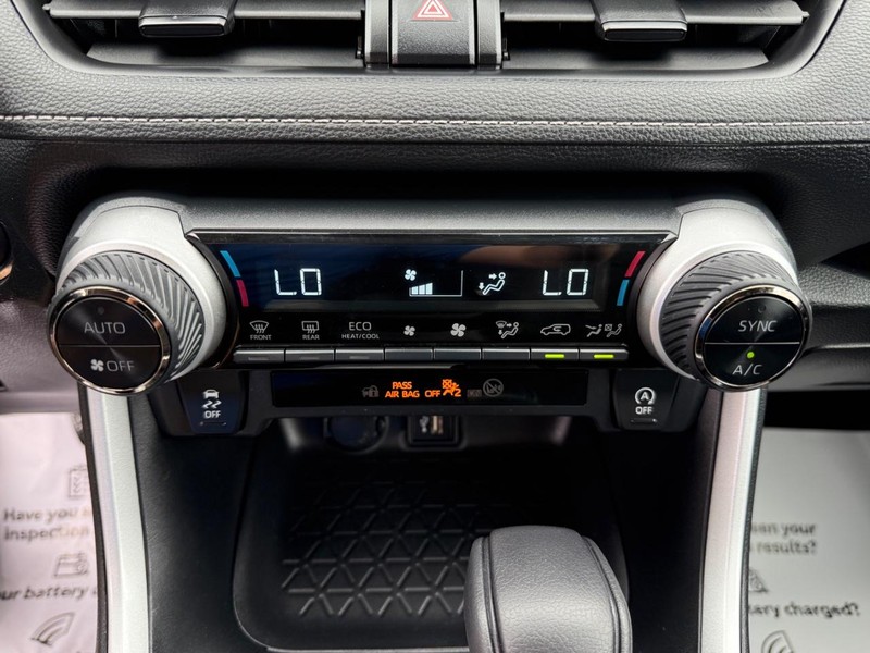 Toyota RAV4 Vehicle Image 17