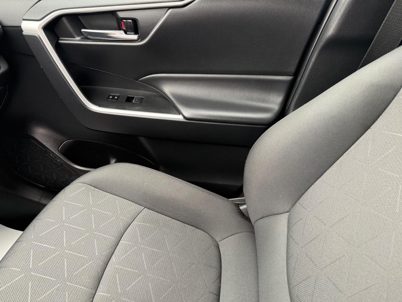 Toyota RAV4 Vehicle Image 19