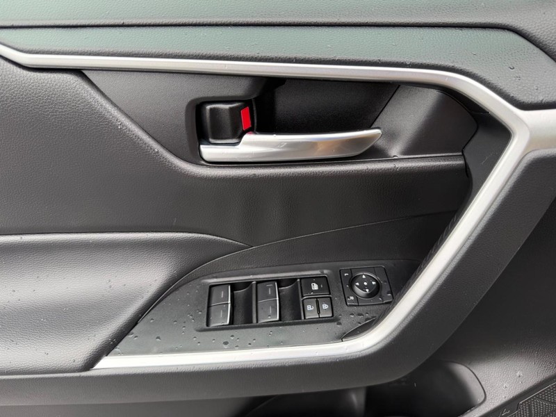 Toyota RAV4 Vehicle Image 22