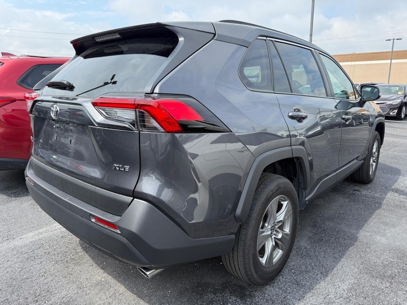 Toyota RAV4 Vehicle Image 02