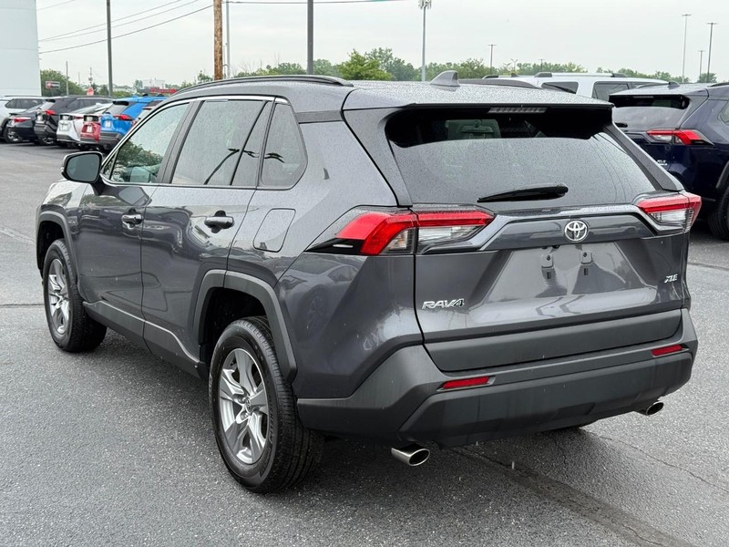 Toyota RAV4 Vehicle Image 05