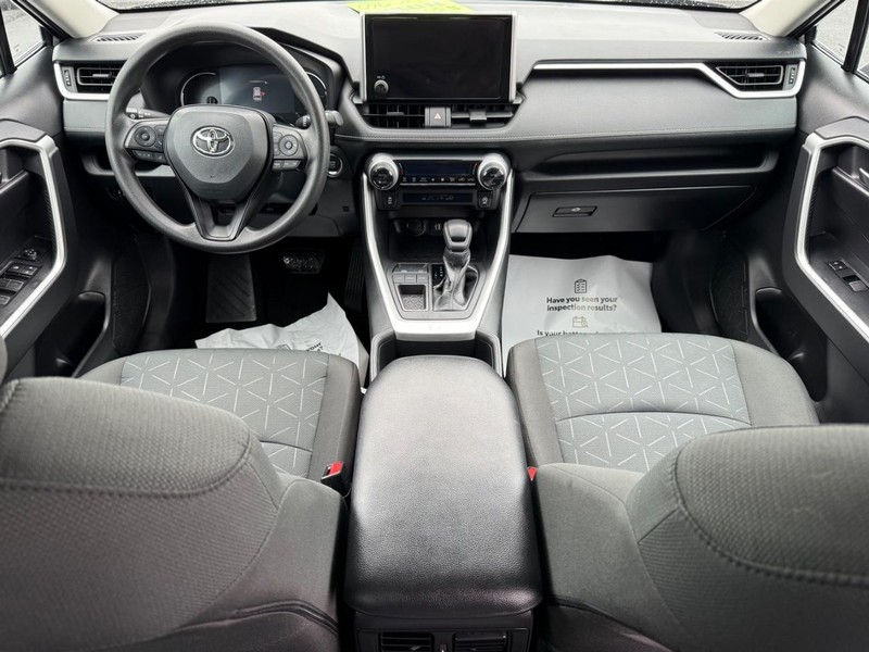 Toyota RAV4 Vehicle Image 11