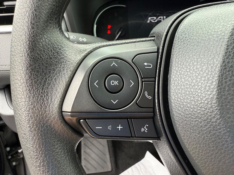 Toyota RAV4 Vehicle Image 13