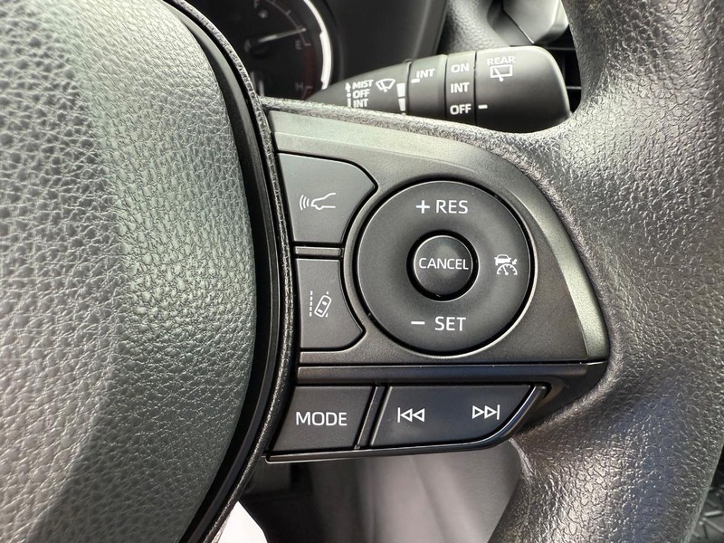 Toyota RAV4 Vehicle Image 14