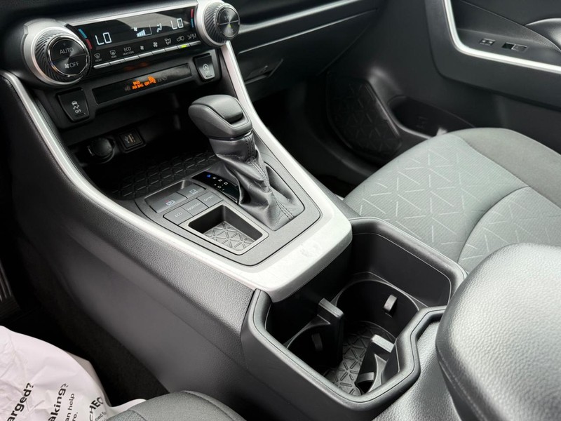 Toyota RAV4 Vehicle Image 19