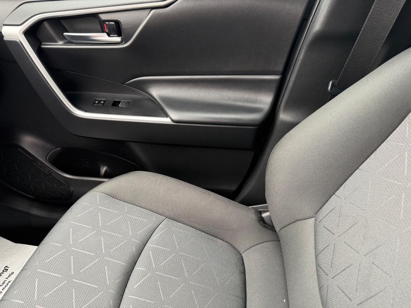 Toyota RAV4 Vehicle Image 20