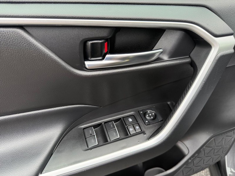 Toyota RAV4 Vehicle Image 23