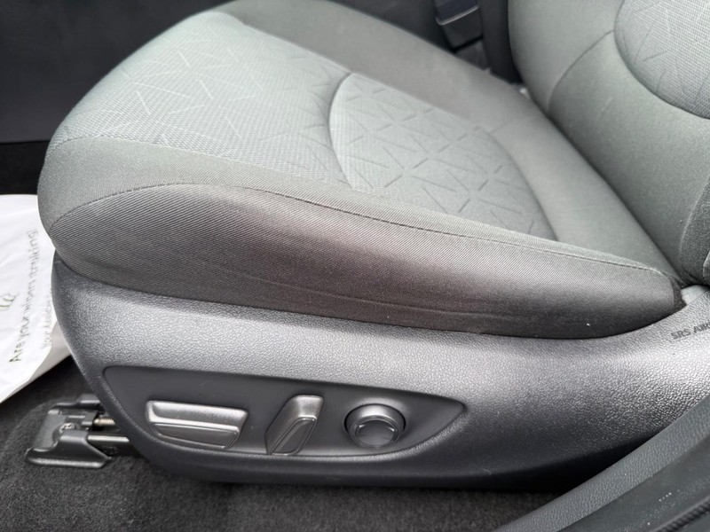 Toyota RAV4 Vehicle Image 24