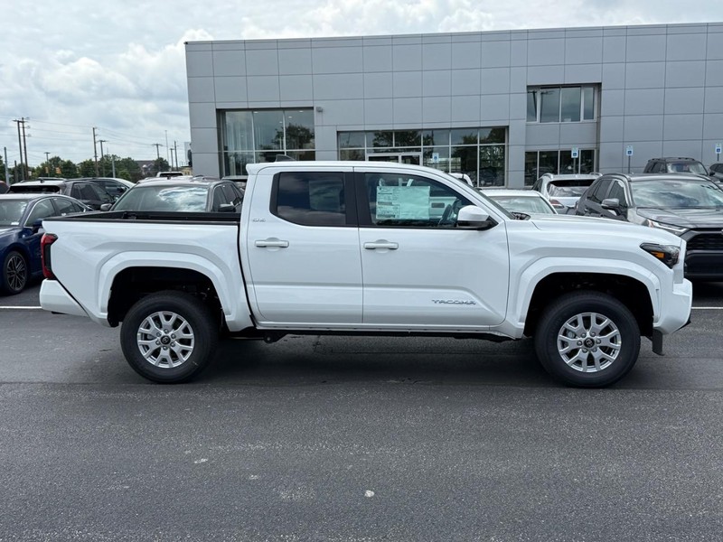 Toyota Tacoma 4WD Vehicle Image 02