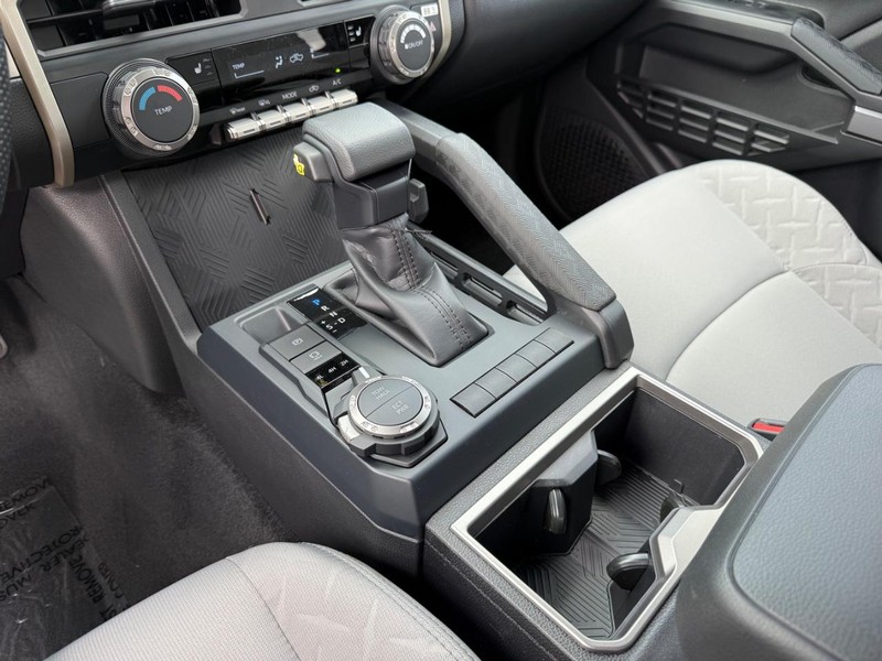 Toyota Tacoma 4WD Vehicle Image 14