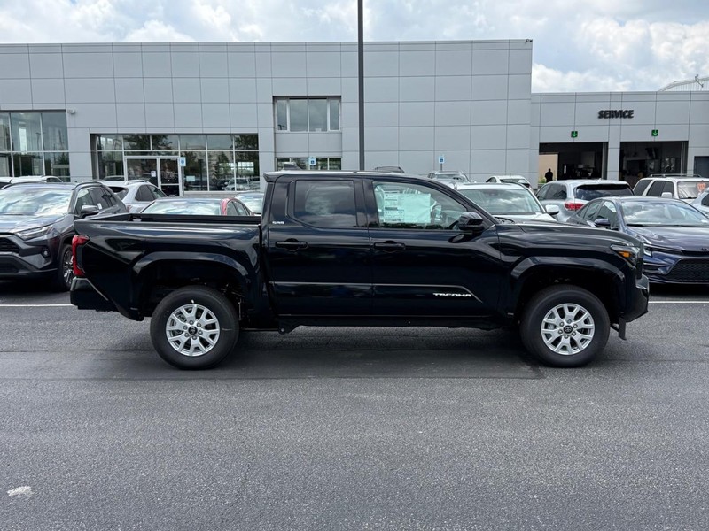 Toyota Tacoma 4WD Vehicle Image 02