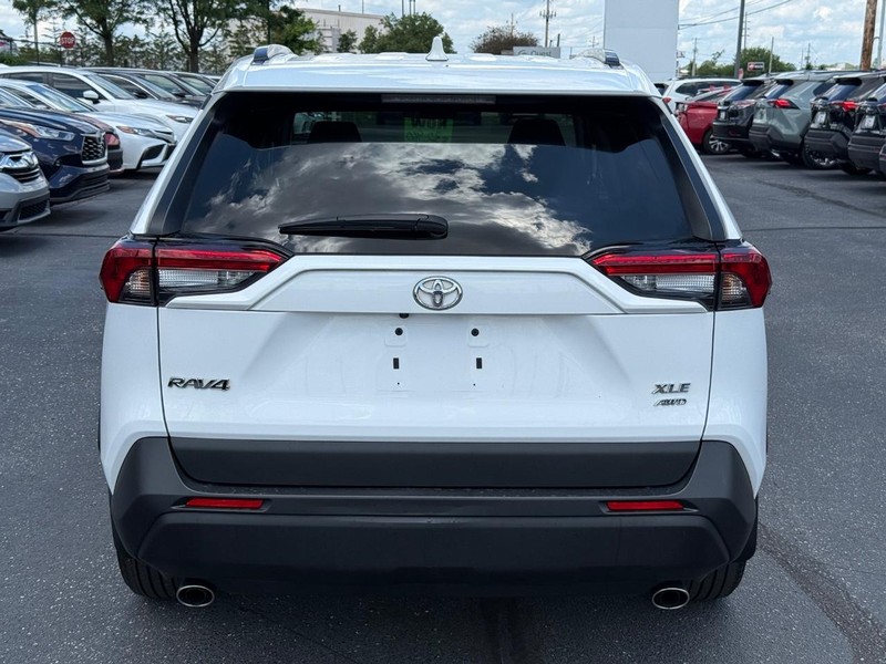 Toyota RAV4 Vehicle Image 04