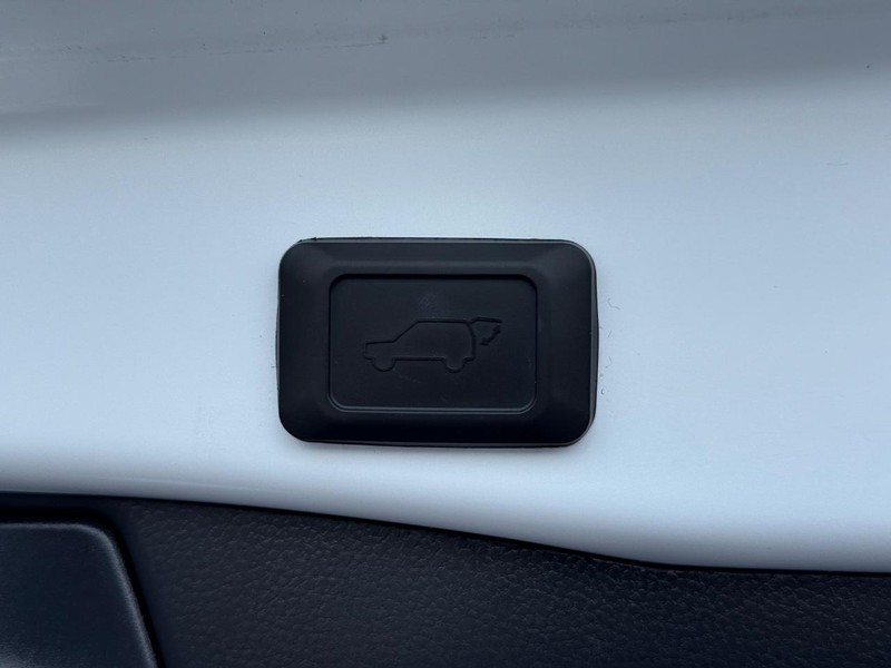 Toyota RAV4 Vehicle Image 08