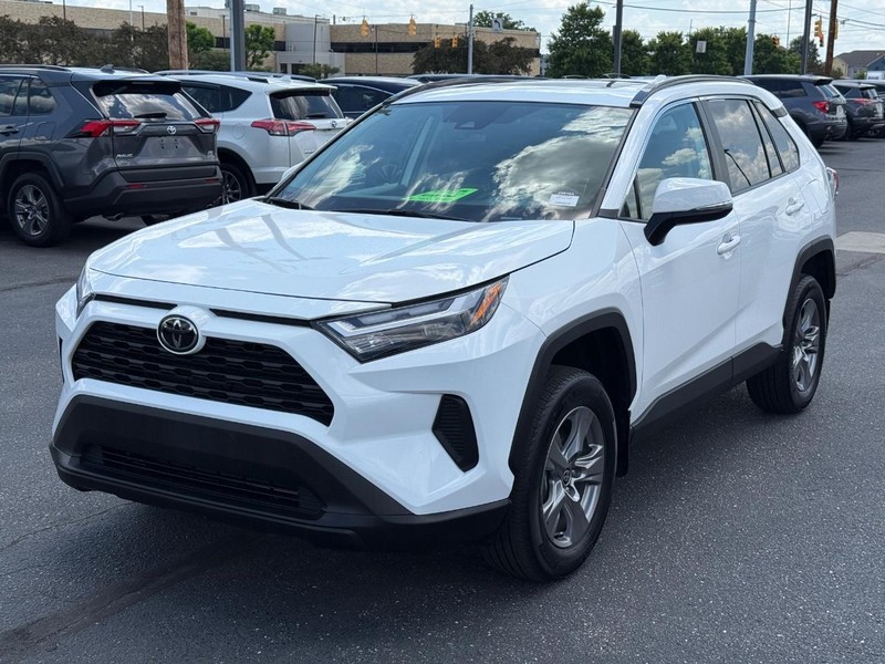 Toyota RAV4 Vehicle Image 09