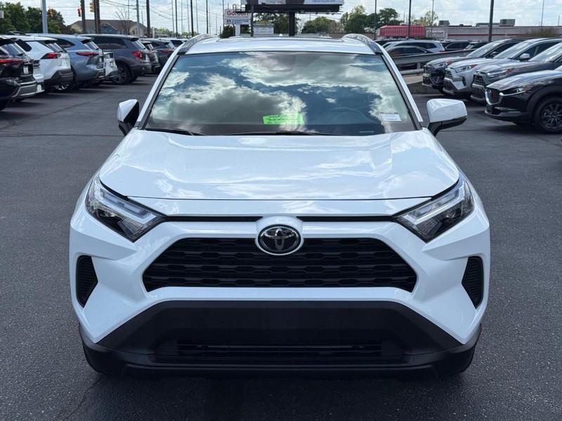 Toyota RAV4 Vehicle Image 10
