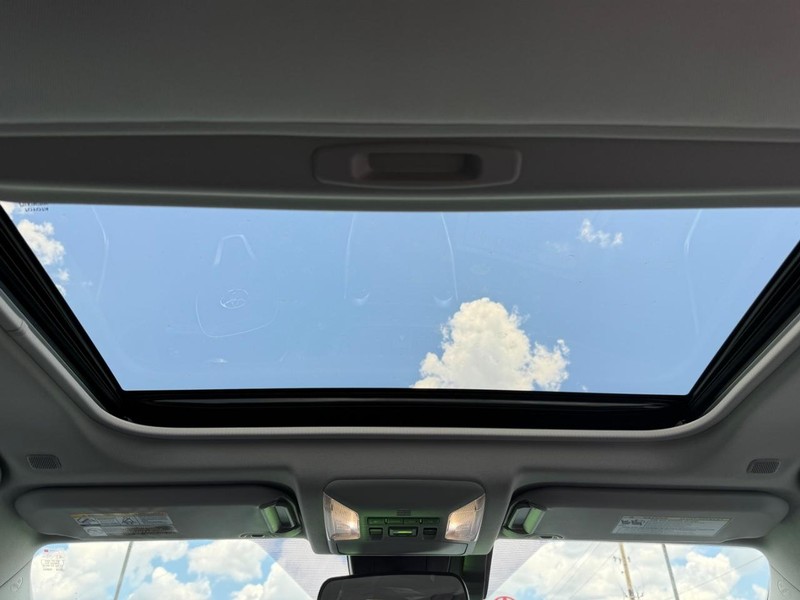 Toyota RAV4 Vehicle Image 12