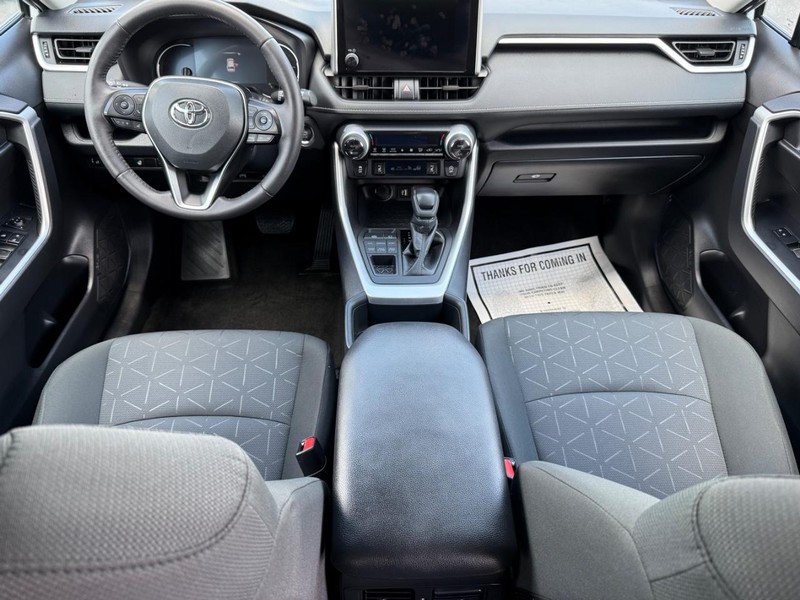 Toyota RAV4 Vehicle Image 13